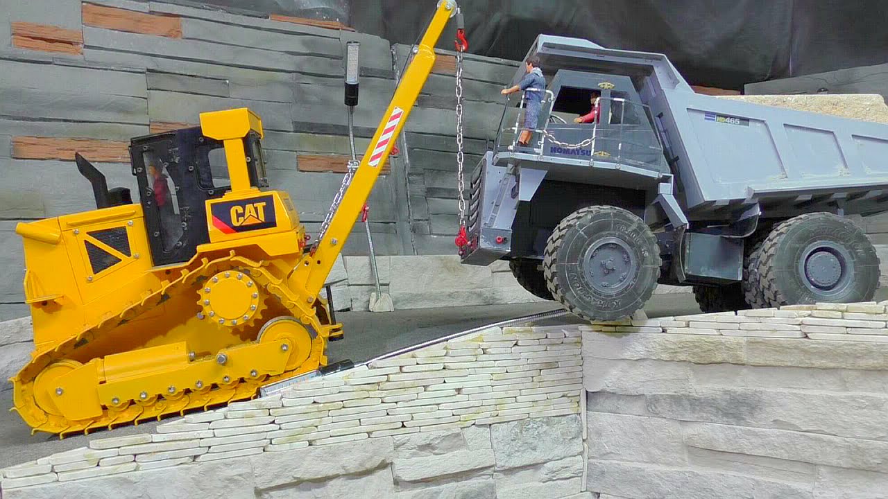ACCIDENT - THE 40t RC DUMP TRUCK DRIVE OVER THE WALL!