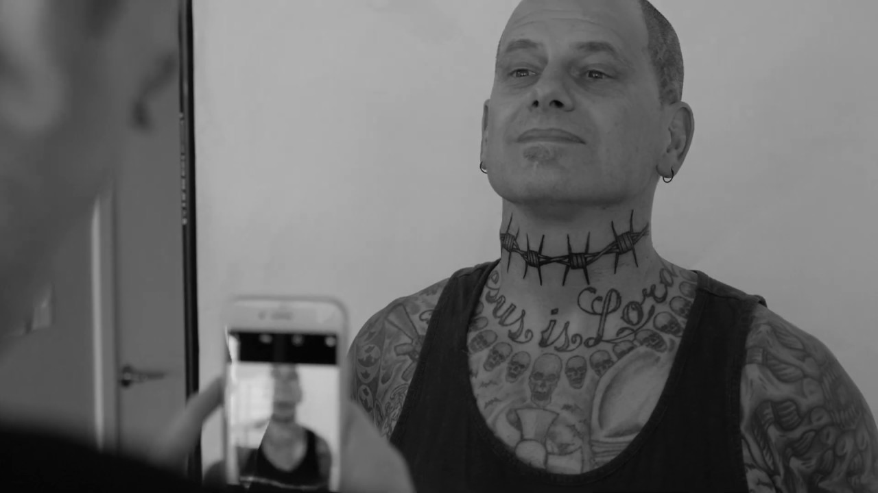 BARBED WiRE NECK TATTOO