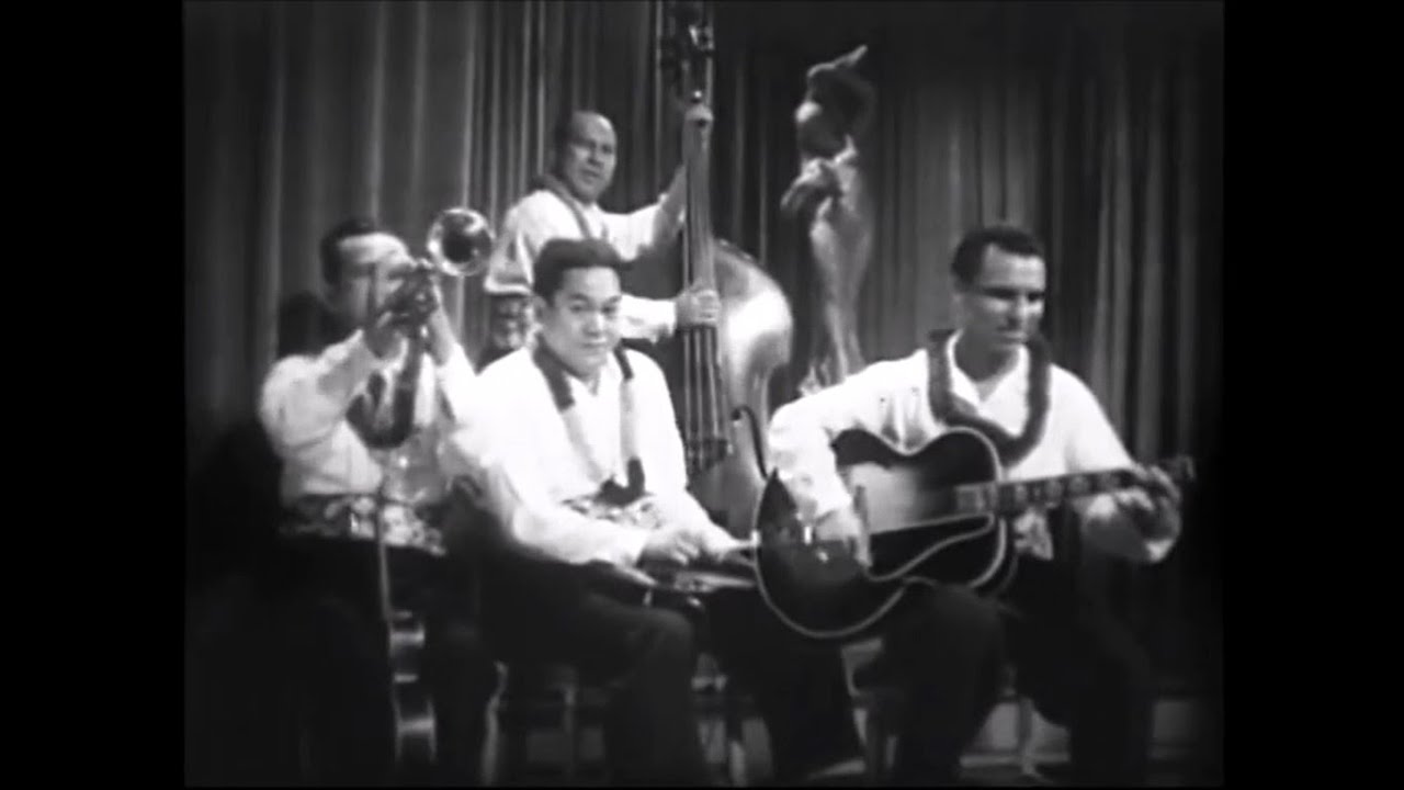 Andy Iona & His Islanders - When Hilo Hattie Does The Hilo Hop