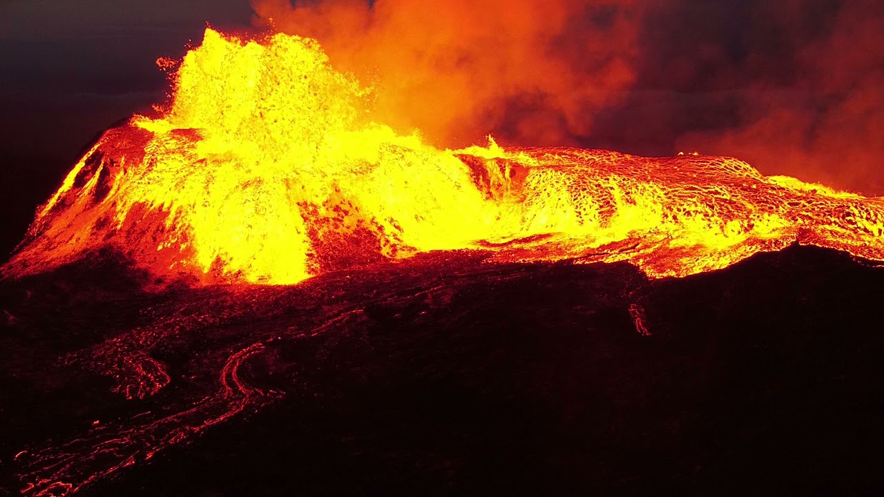 HUGE LAVA WAVE SWALLOWS THE ENTIRE ICELAND VOLCANO MOUNTAIN in 4K SLOW MOTION! (Fagradalsfjall)