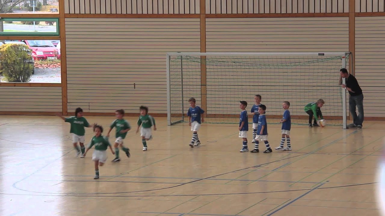 Bambinis der TSG Ailingen beim Hallenturnier in Reute am 6. November 2011