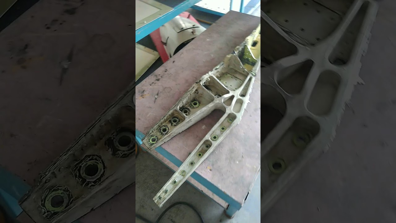 Boeing 737 pickle fork fitting crack