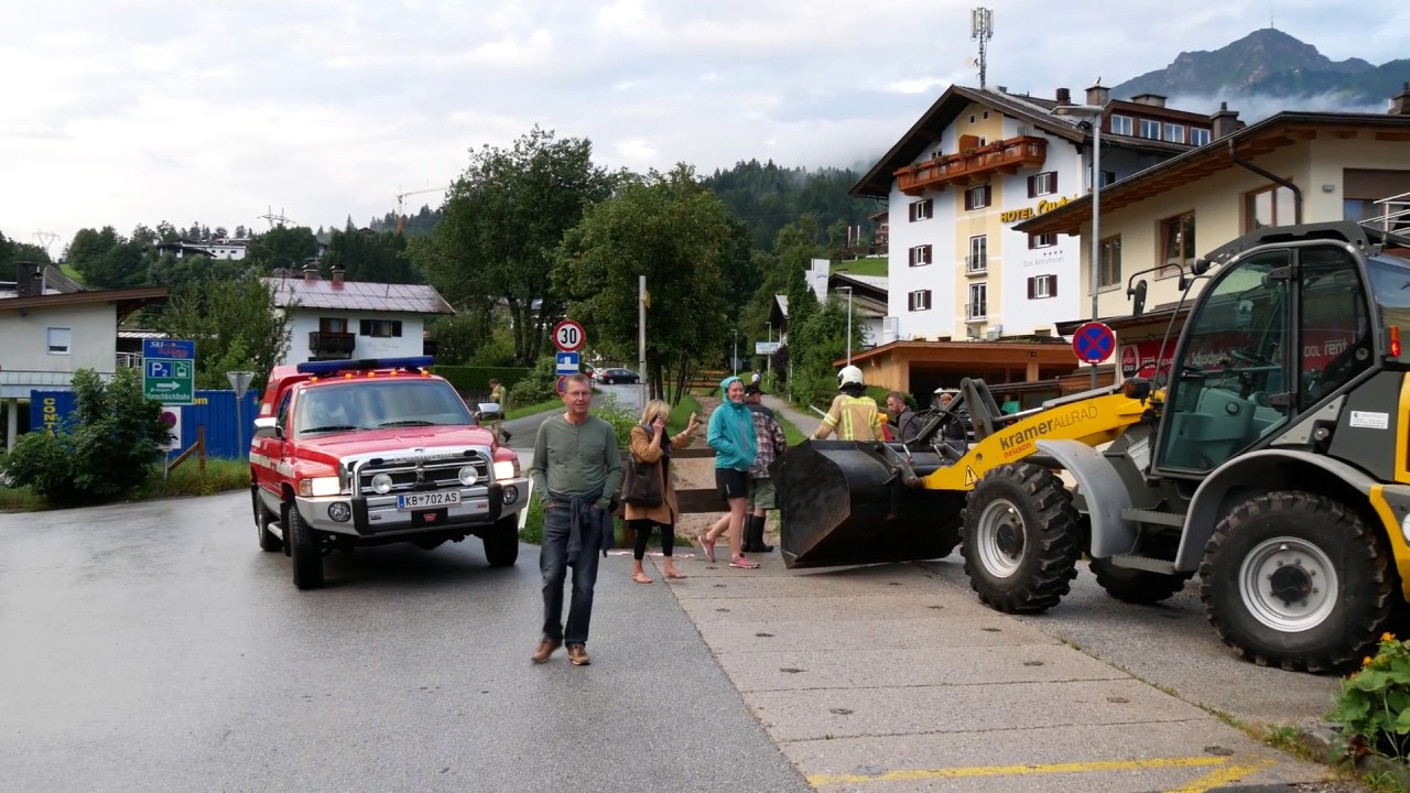 Wateroverlast na onweersbui St. Johann in Tirol