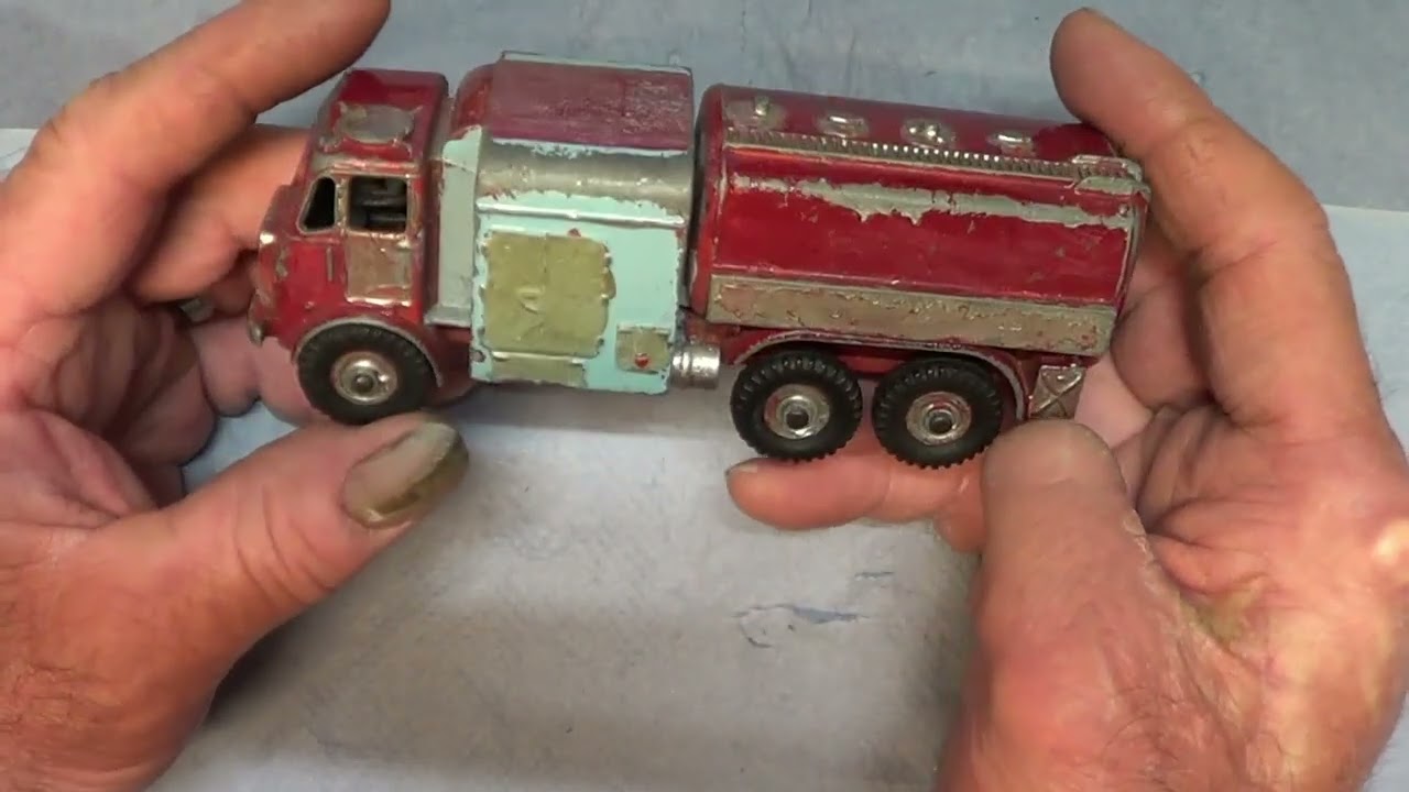 RESTORATION OF A DINKY TOYS RAF PRESSURE REFUELLER (No.642)