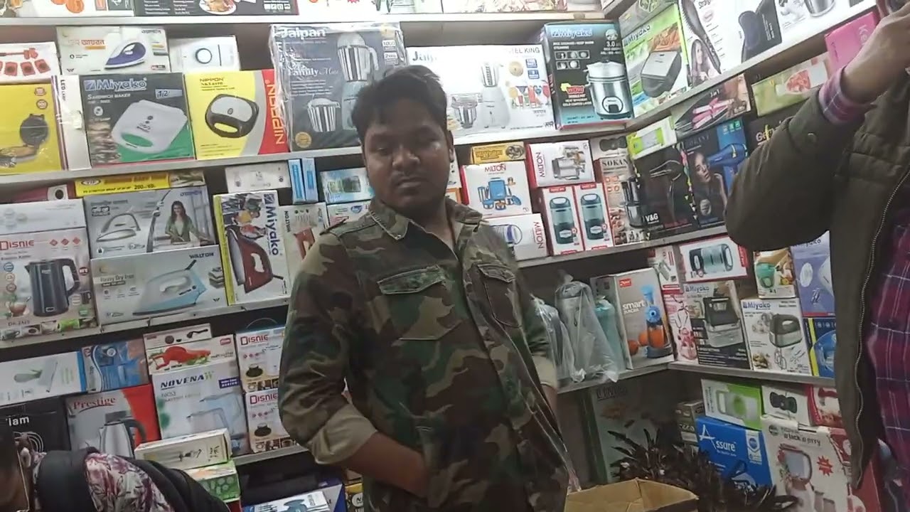 কেনাকাটা করার জন্য চলে আসলাম মিডফোড বিসমিল্লাহ টাওয়ার 