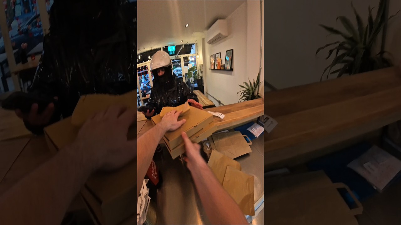 POV: Robienie pizzy/Szaleństwo Deliveroo!🔥🍕#wirusowe #deliveroo #pizza #pov #fyp #kr&oacute;tkie filmy #robieniepizzy #fajnie