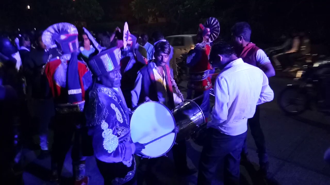(mala amdar zalyasarkh vattay)
Samrat Band Nigadi pune 9890246978/9623642325