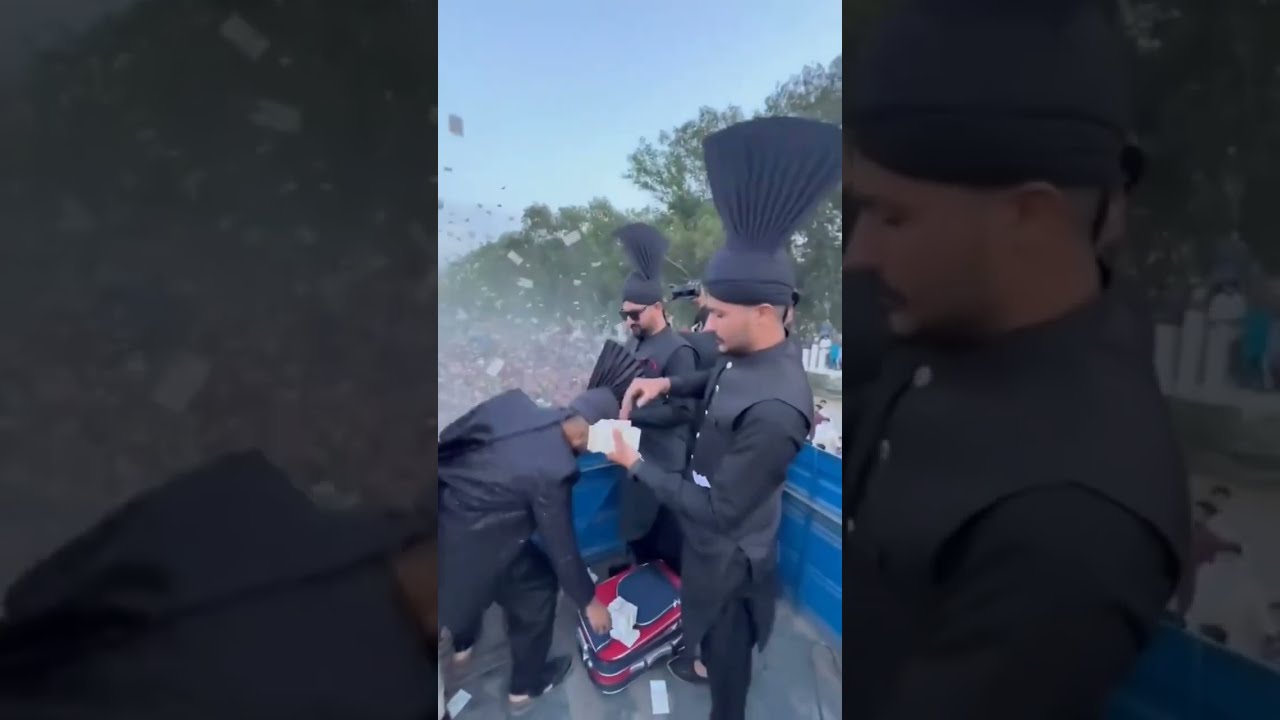 Money Showering Wedding Pakistan 🇵🇰 #shorts #youtubeshorts #wedding #money #viralvideo #viralshorts