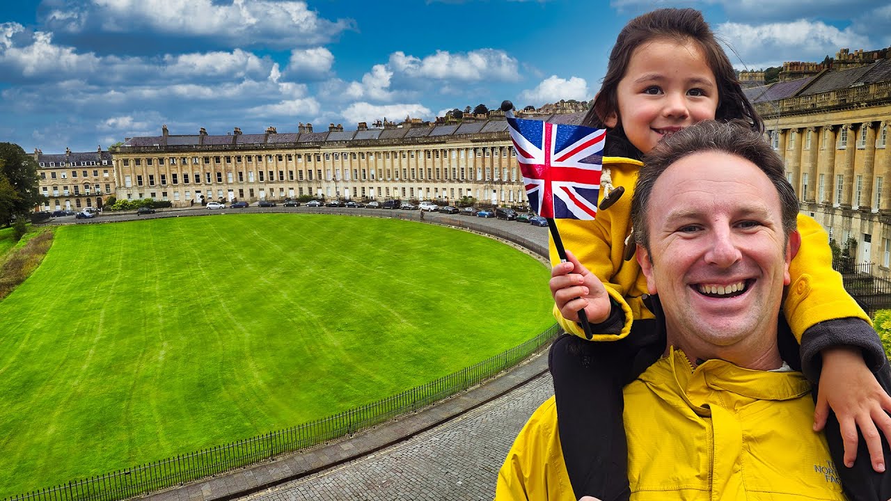 Visiting the Royal Crescent in Bath, UK