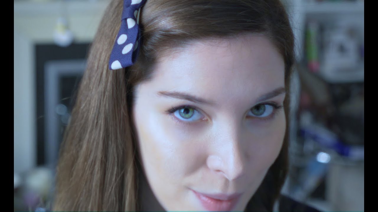 ASMR What's In My Make-up Bag - Soft Spoken - Tapping - Crinkly Sounds - Brushing