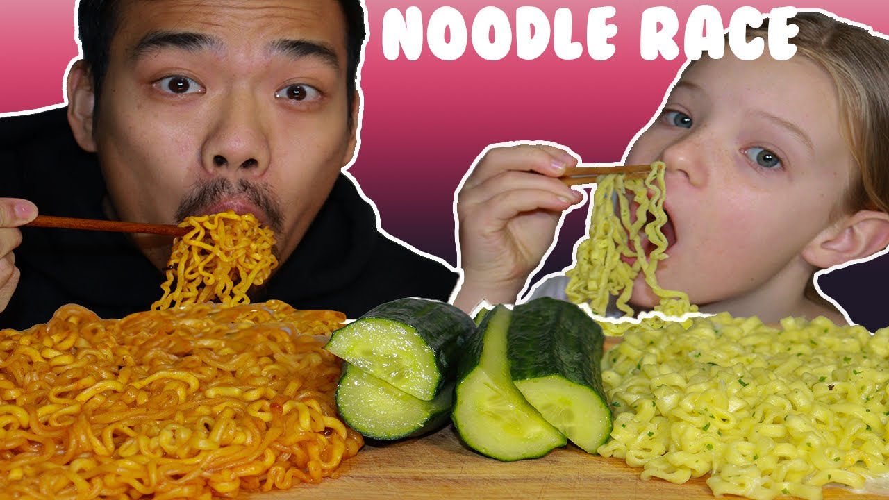 SAMYANG KOREAN FIRE NOODLES RACE - DAD VS DAUGHTER CHALLENGE!