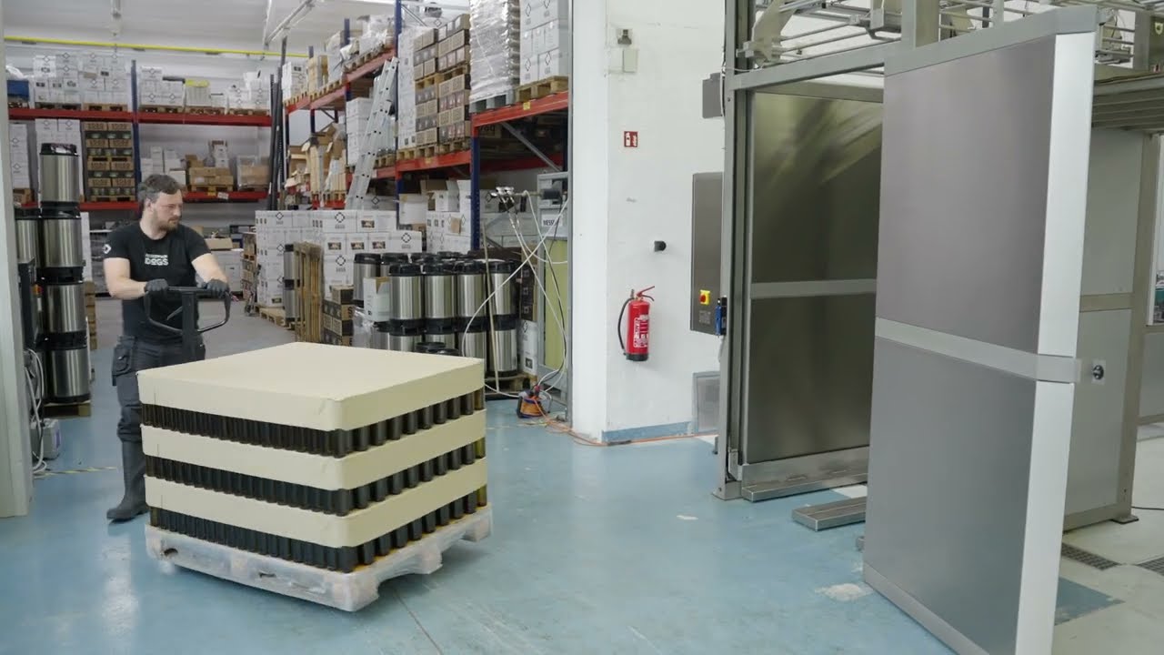 Depalletizer for bottles and cans