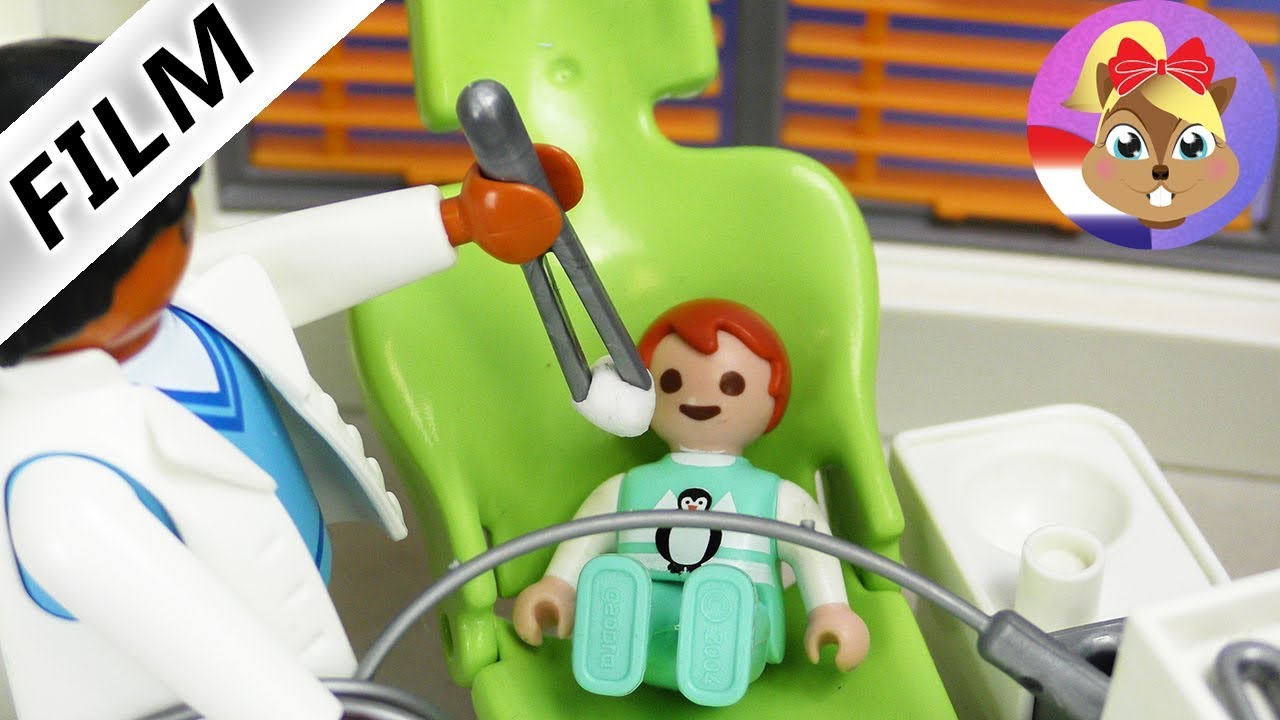 Playmobil video Nederlands - EMMAS WIEBELTAND! TANDARTSBEZOEK NA ONGEVAL! Kinderserie familie Vogel