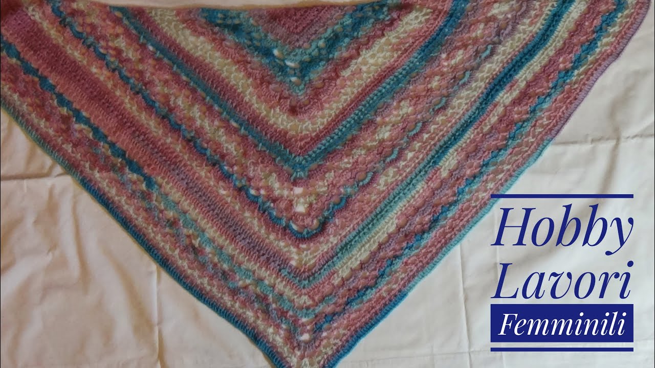 scialle triangolare Klaziena uncinetto