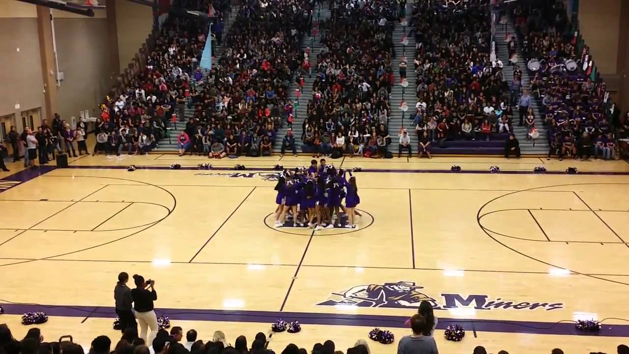 Sunrise Mountain High School Cheerleaders 2015