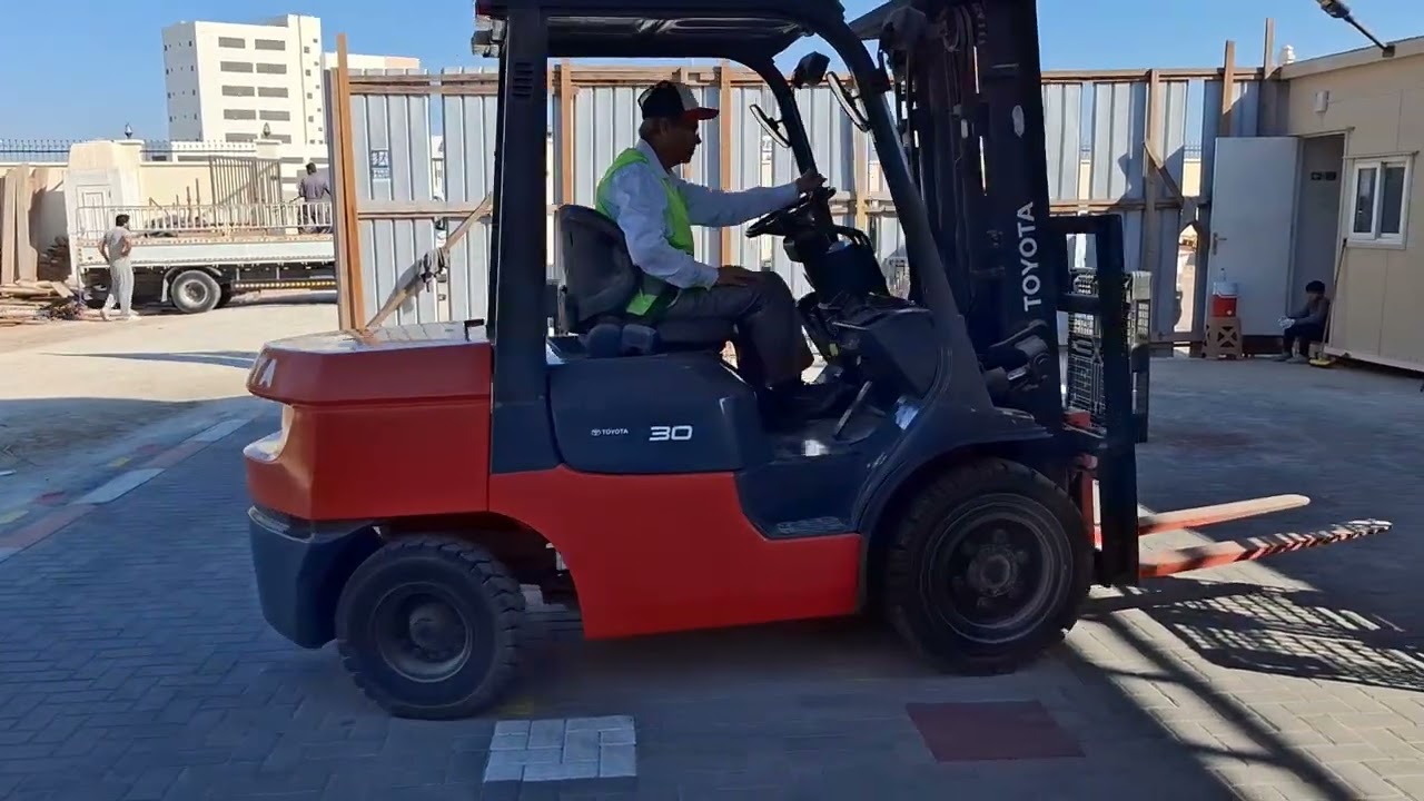 Truck driving and maneuvering #forklifter