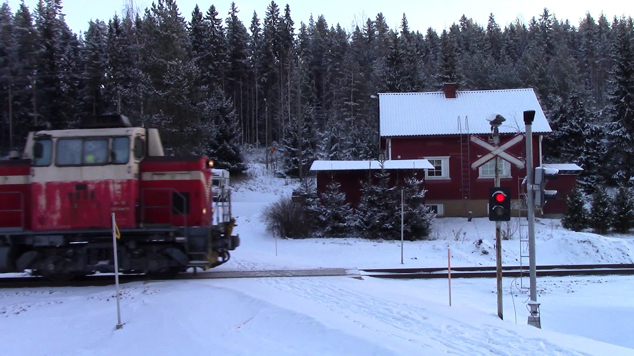 VR T 55768 passed TIITUSPOHJA (km.0388+0266) level crossing @ Laukaa, Finland