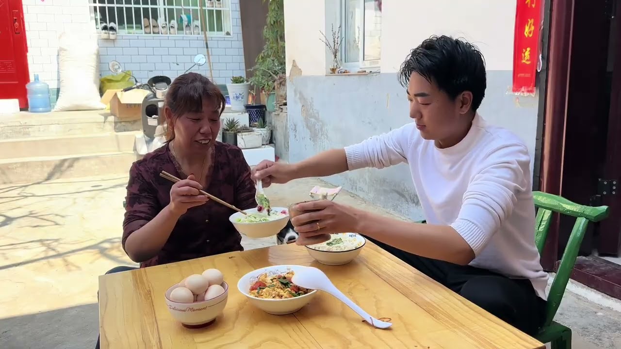 鸡子现在有点小我就买了一个暖灯，这样晚上就不用担心了。 #家庭日常 #家庭琐事 #记录生活
