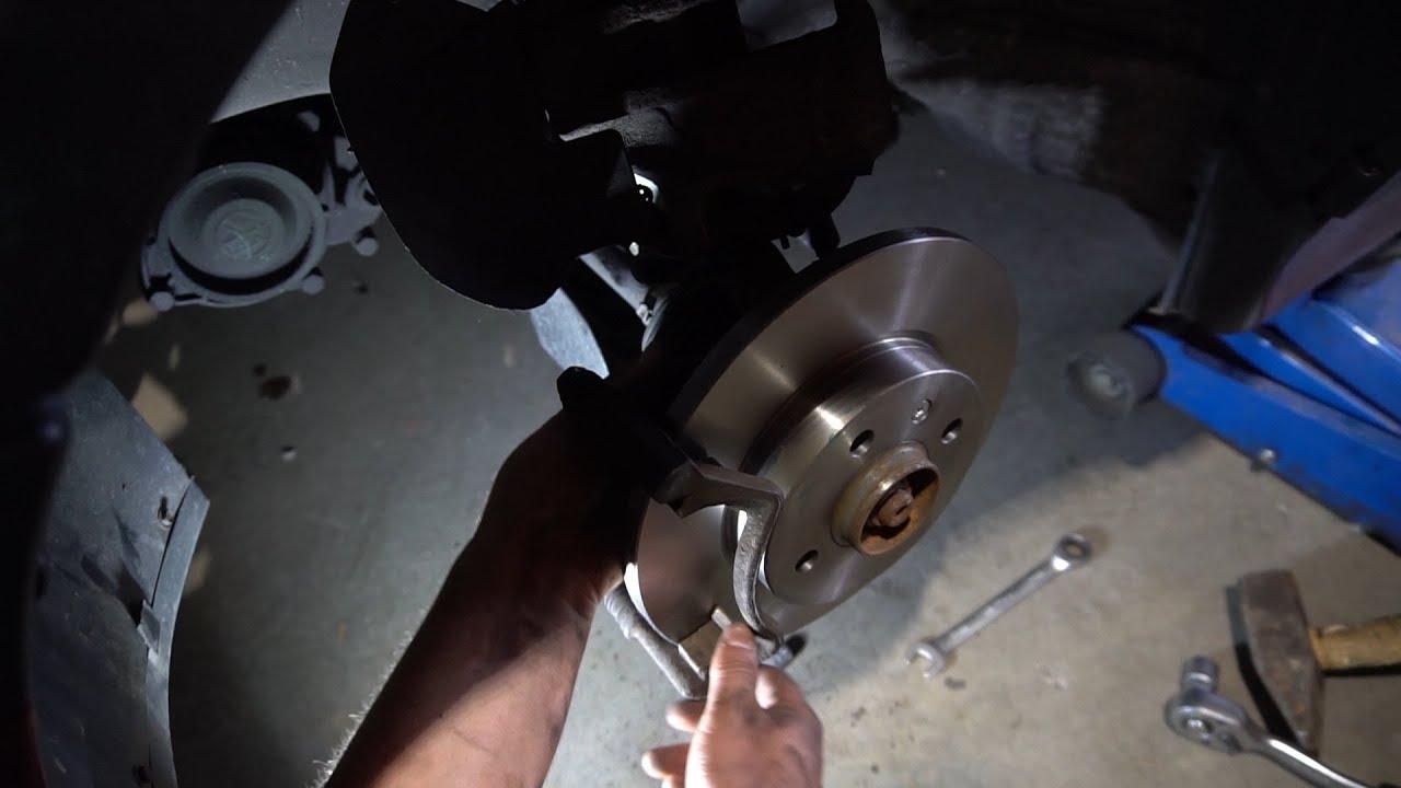 VW GOLF 3 BREMSE VORNE WECHSELN / TAUSCHEN TUTORIAL
