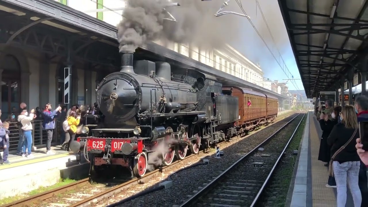 Lo sbuffo della Vaporiera 625.017 + carrozze centoporte di fondazione FS Pistoia - Piteccio