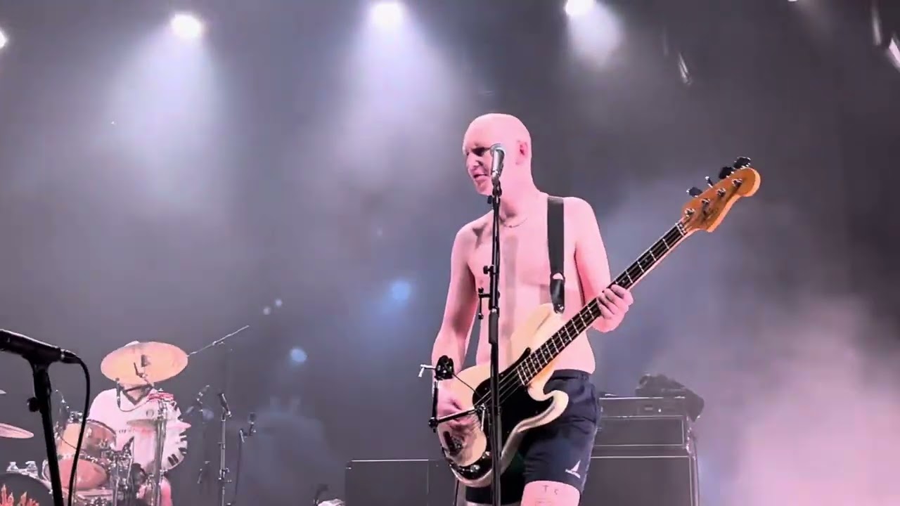 Amyl & The Sniffers « Jerkin’ » Olympia Paris France 27112024