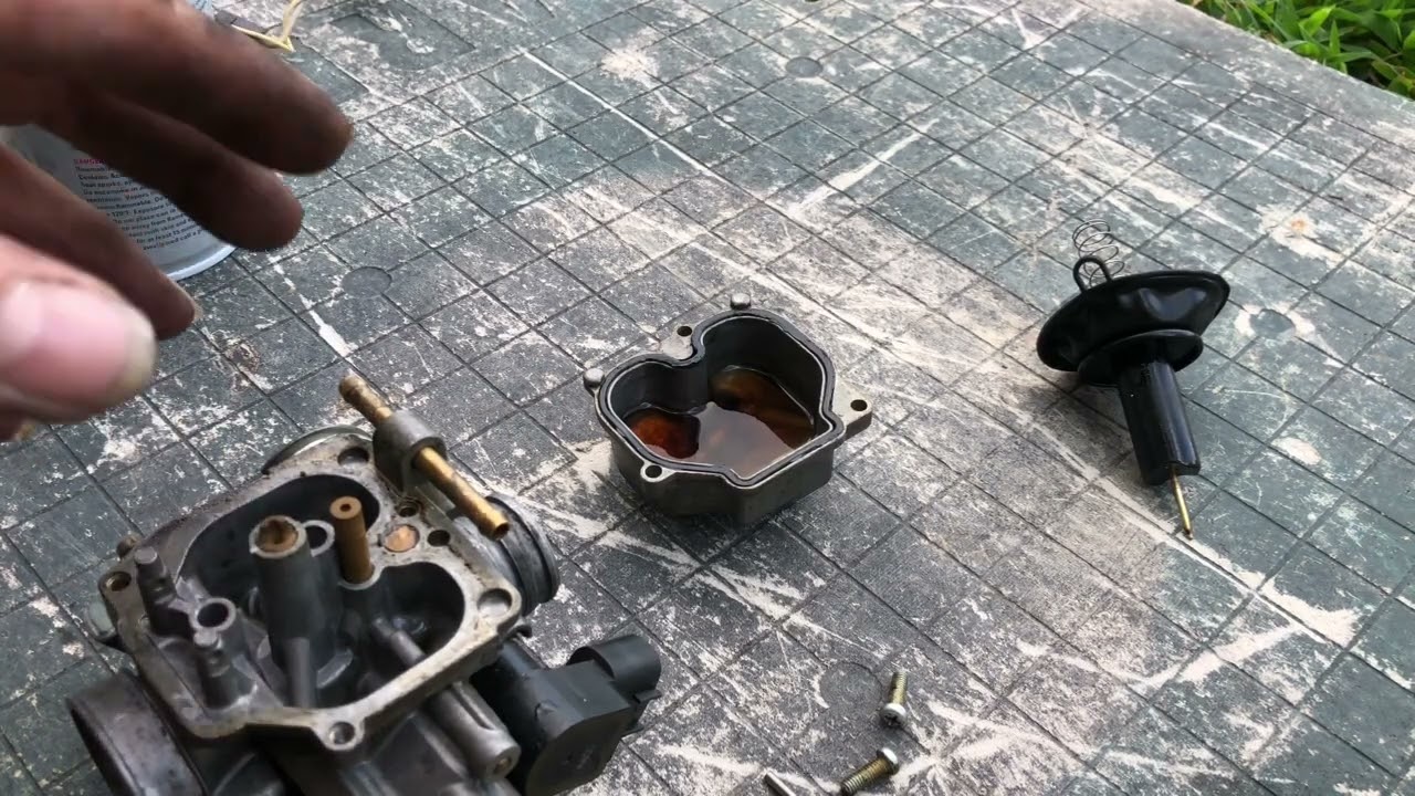 Honda Ruckus carburetor disassembling clean