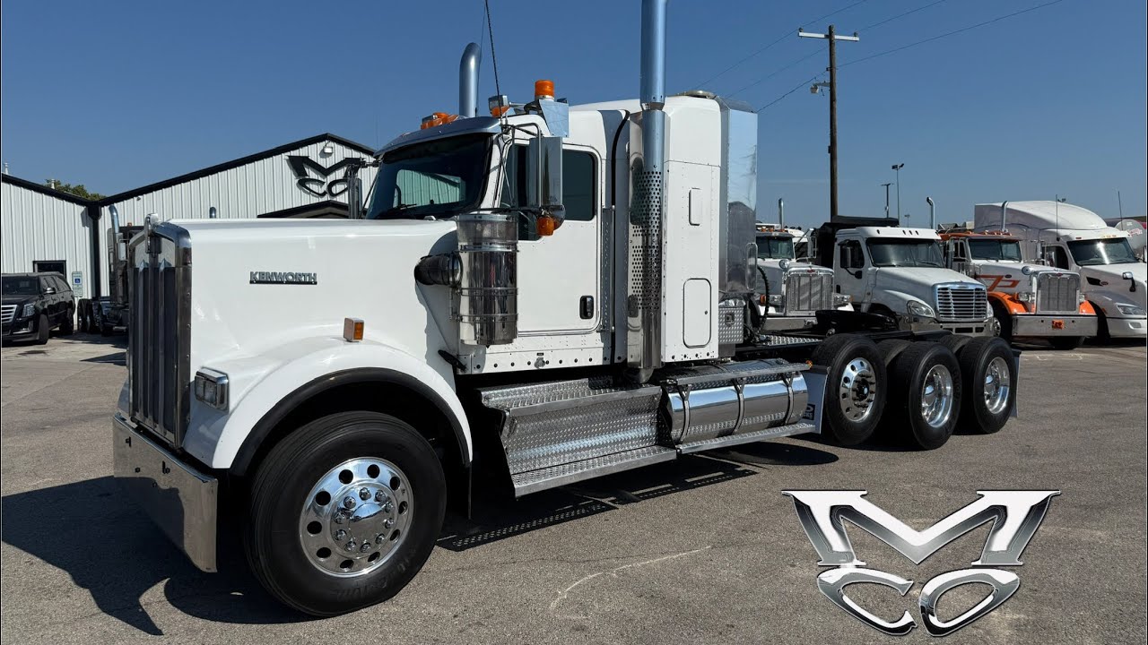 2012 KENWORTH W900 TRI-AXLE SLEEPER