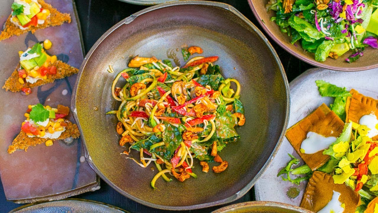 What I Ate Today in Bali Raw Vegan + Swinging on Top of the  World!