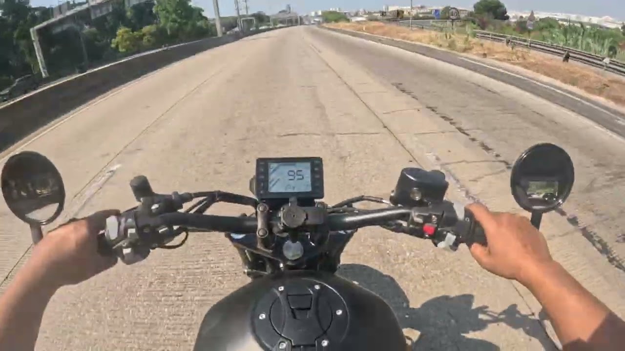 Zontes 125 c primeira volta por Alges.
