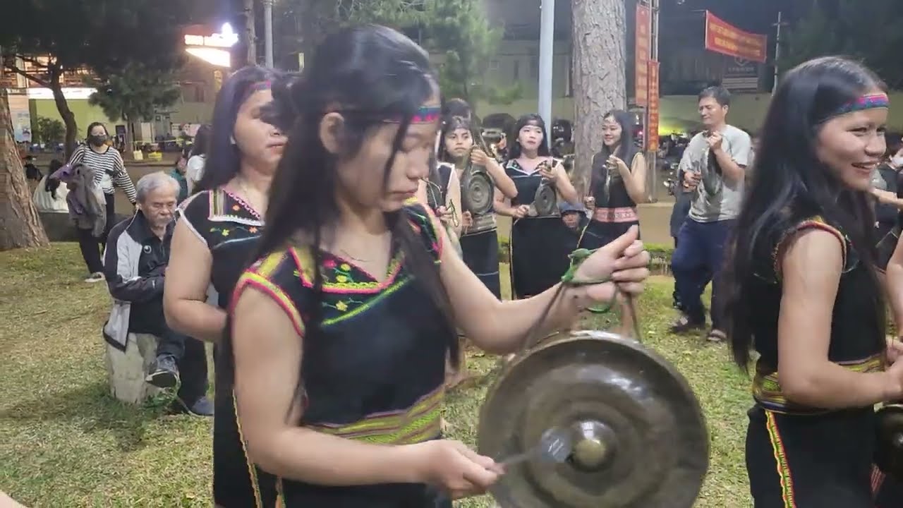 Cồng chiêng Nữ bahnar, giao lưu ở Pleiku nghe rất sôi động ❤️
