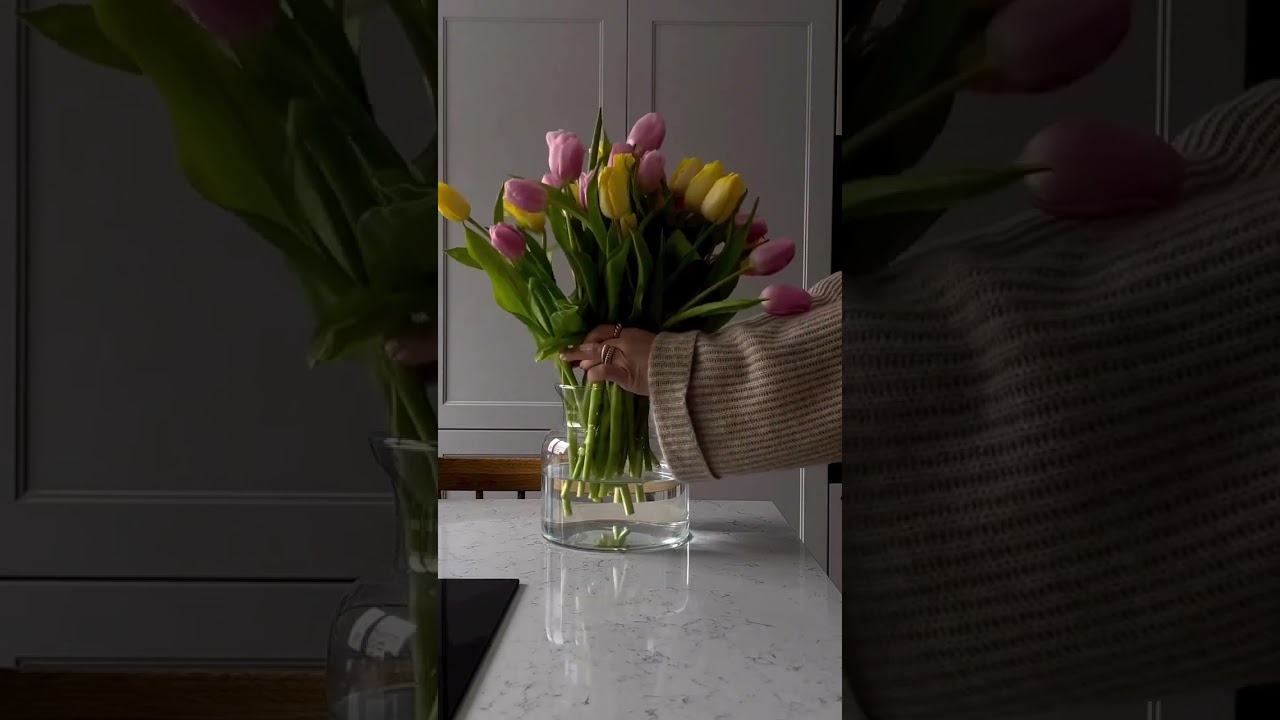 Who&rsquo;s ready for Spring? 🙌 We&rsquo;re loving this tulip arrangement from @domsli22 🌷