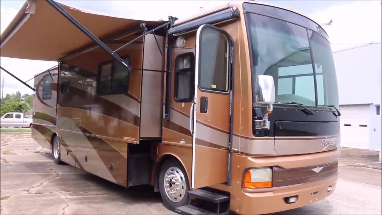 Продается Fleetwood Discovery 39J 2004 года выпуска.