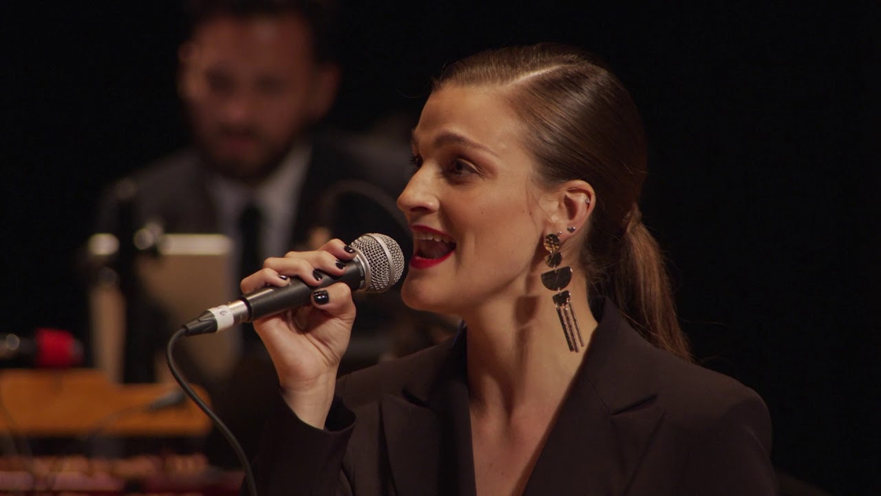Pétalo de sal – Martina Flores