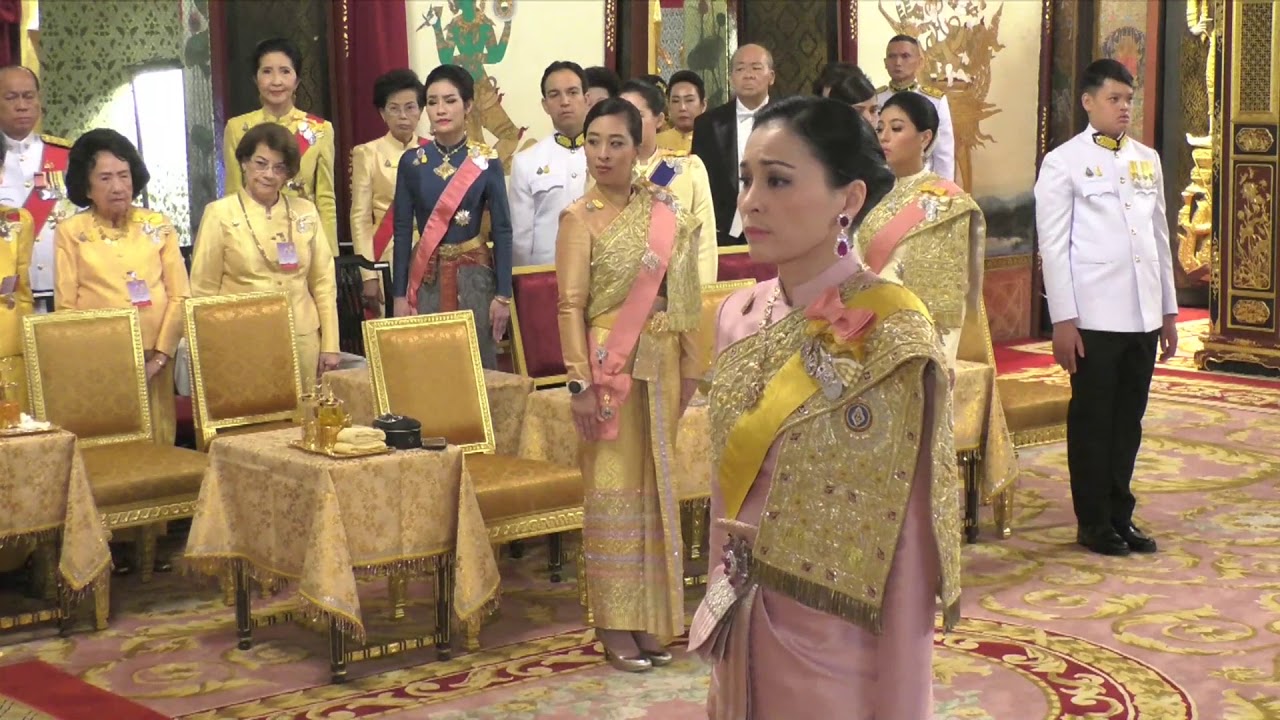 พระบาทสมเด็จพระวชิรเกล้าเจ้าอยู่หัว ทรงสถาปนาสมเด็จพระนางเจ้าพระบรมราชินี