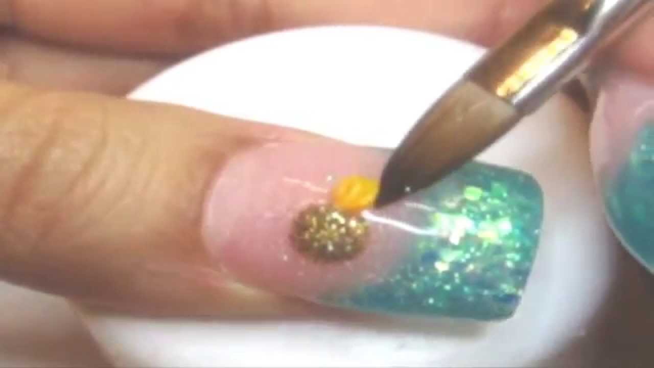 Campo de girasoles mis uñas acrilicas con brillantina glitter azul y flores amarillas 3d