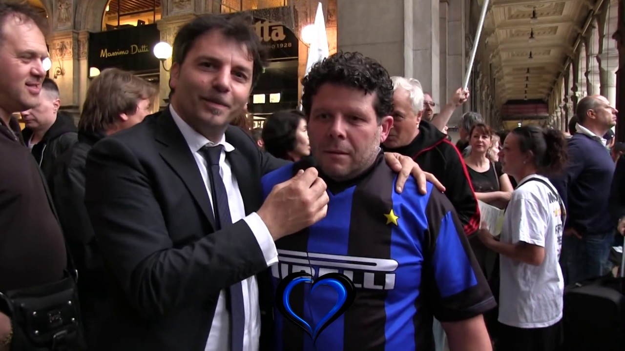 Sorpreso Juventino con la maglia dell'Inter. di Giuseppe Bennica