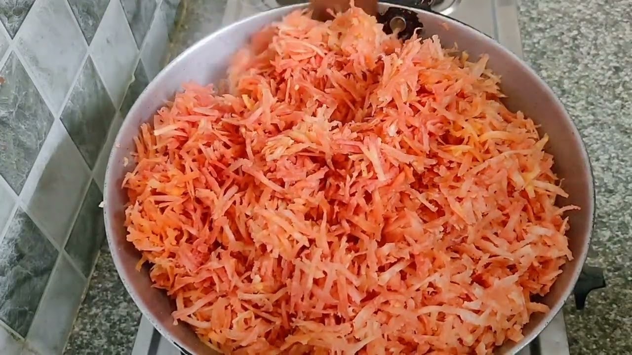 सिंपल तरीके से बनाएं गाजर का हलवा जैसे हवाई के जैसे🥕🥕🍲🤤