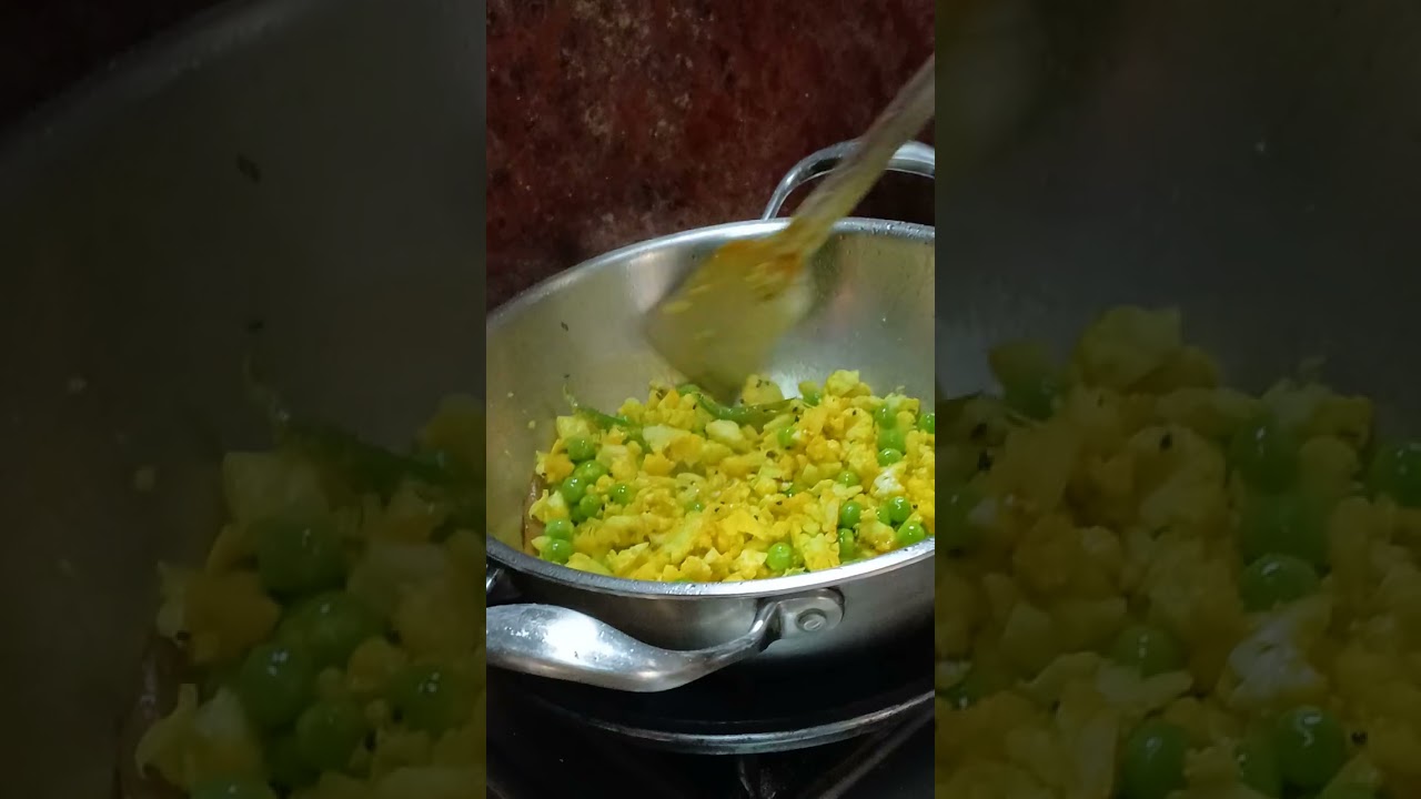 # ফুলকপি কুঁচিয়ে তার সঙ্গে মটরশুঁটি দিয়ে কড়াইতে ভাজা ভাজা করার পদ্ধতি.... See...more.....