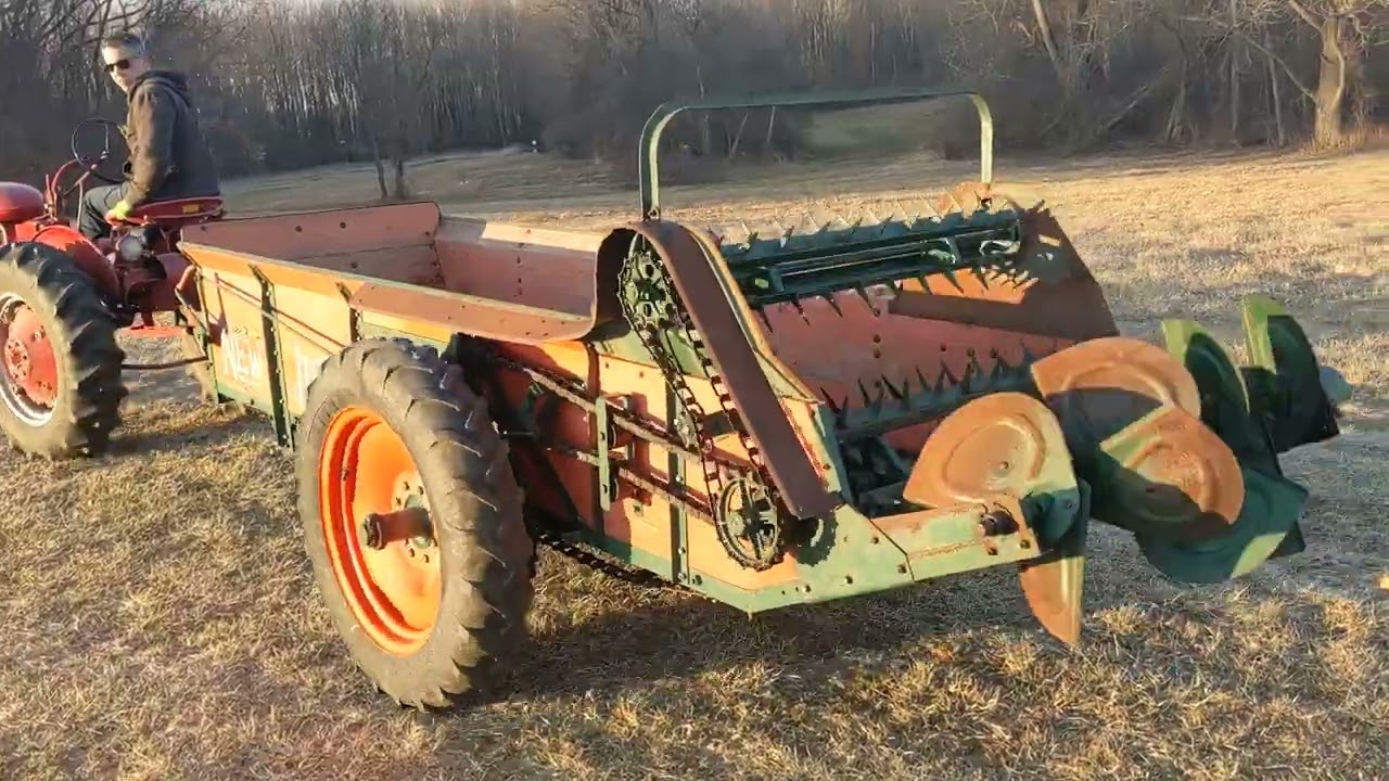 New Idea 12a manure spreader