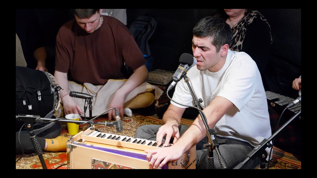 Kirtan - Abhay Chaitanya | Moscow Mellows | BestKirtan कीर्तन - अभय चैतन्य मॉस्को मेलोज़ बेस्टकीर्तन