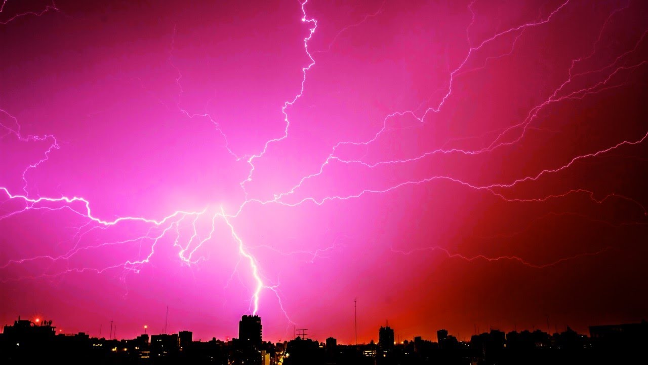 ⚡ איך נוצרים ברקים, שדונים אדומים וסילונים כחולים?