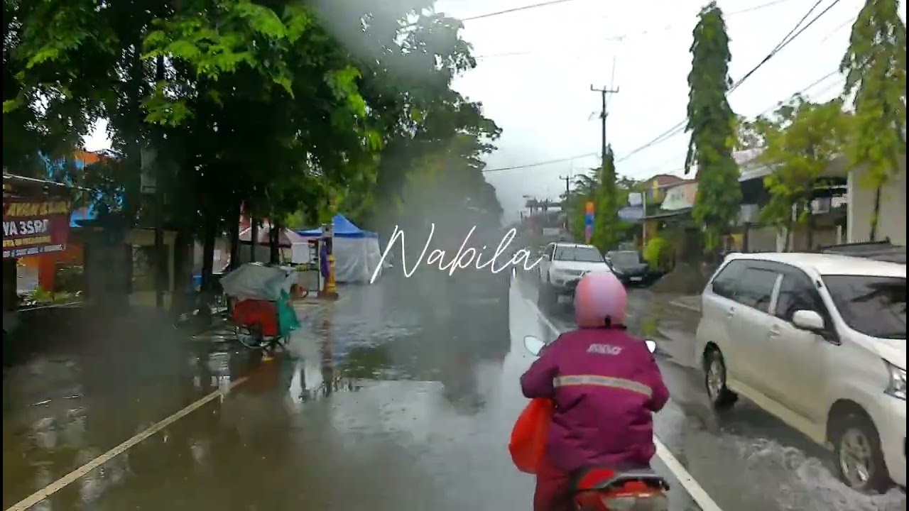 Jalan jalan yang biasa banjir, airnya menggenang