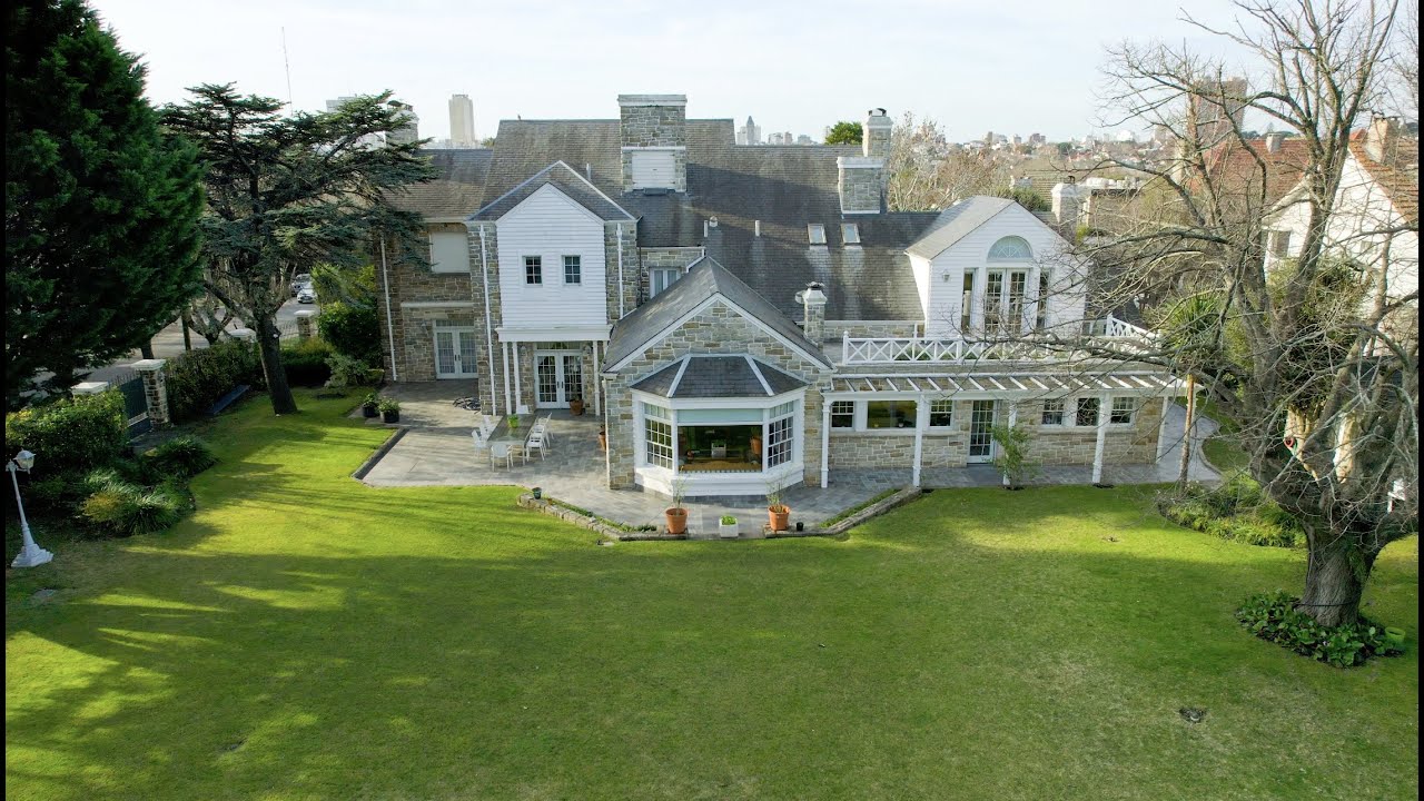 Residencia de 10 ambientes. Los Troncos, Mar del Plata. Visciarelli Abad Propiedades.