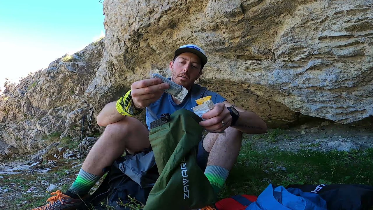 Cosa portare in MONTAGNA per TREKKING di un giorno - [Come preparo il mio ZAINO!]