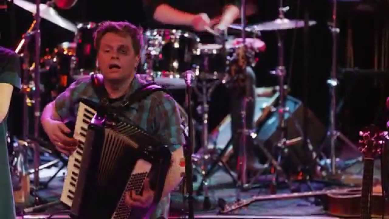 Jimmy Kelly & the Street Orchestra - Ale Brider (Live in Concert)