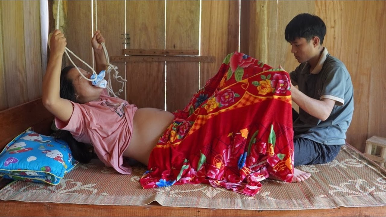 Người phụ nữ bị đau bụng dữ dội, và phương pháp sinh thường đã được áp dụng.