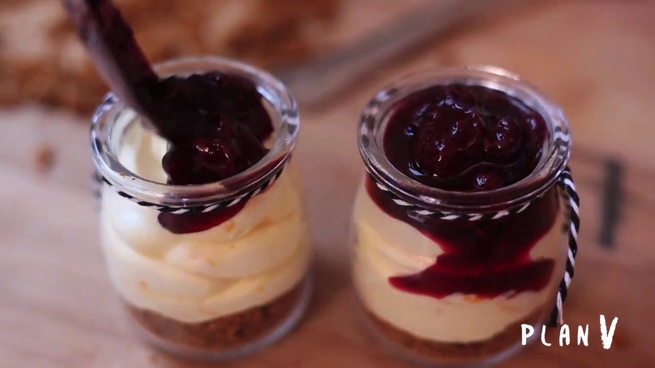 Postre de mascarpone y berries al vino tinto