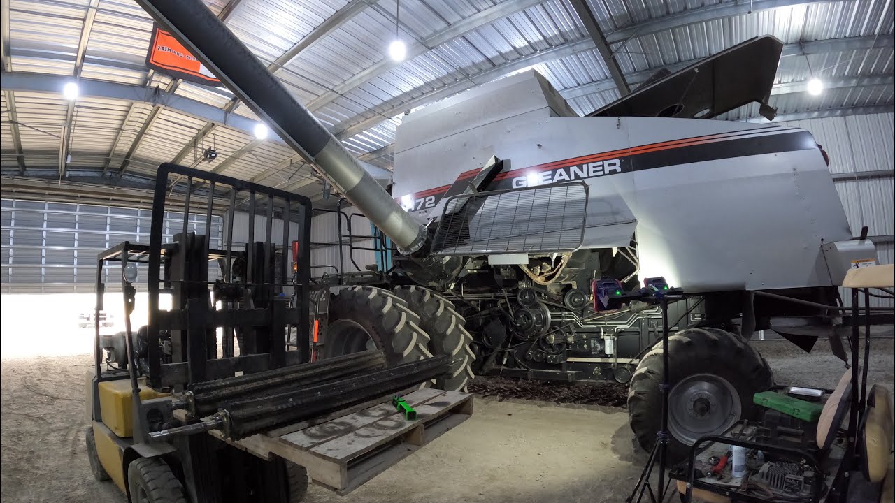 Замена ускорительного ролика на газонокосилке Gleaner R72, часть 1 из 2.