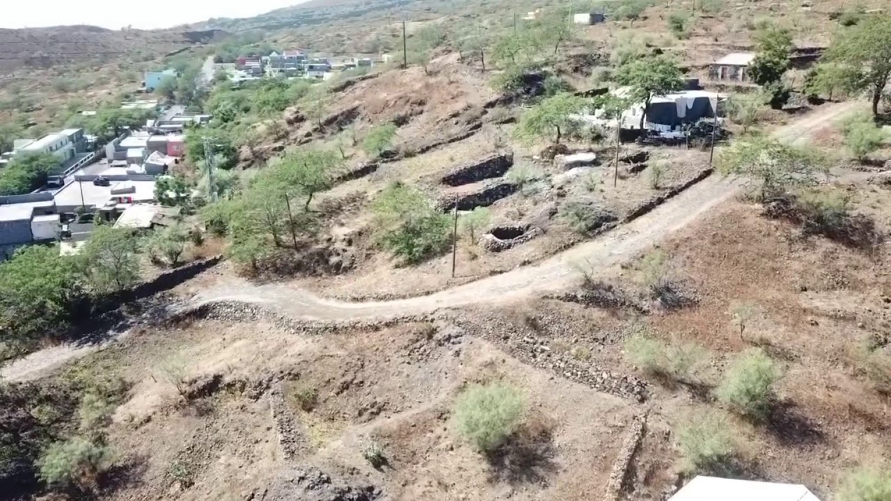 Caminho a monte Scora fogo Cabo Verde