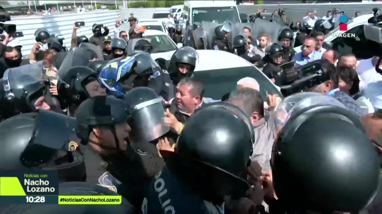 Блокада терминалов 1 и 2 аэропорта AICM, направленная против такси, работающих через приложения, ...